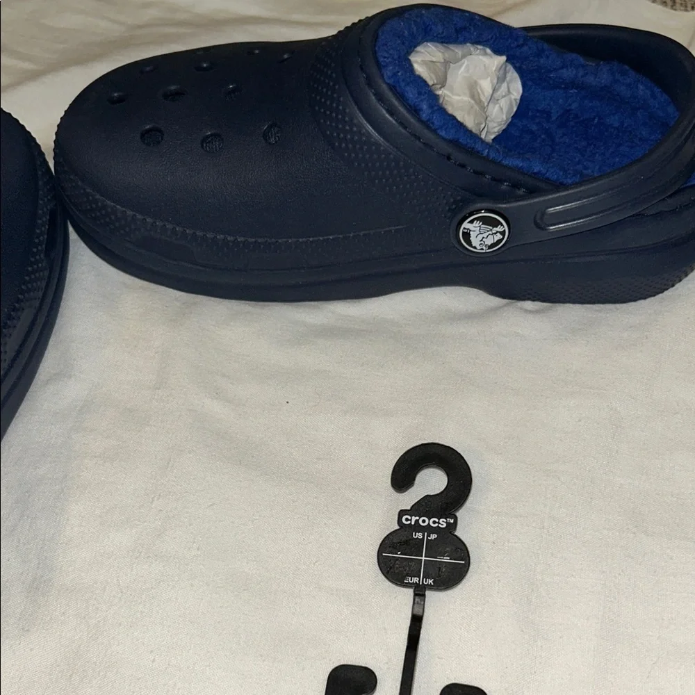 CROCS Kids Navy Blue Fleece-Lined Clogs